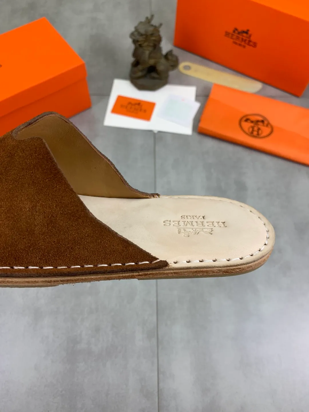 Men's men's shoes 💰P360 new model (genuine leather outsole series) new colors are coming simultaneously on the official website [HERMES] Hermès series: original development, original anatomy display, exclusive outsole [Material] Sole: original genuine leather sole with cow essence film 🌸. Fabric Original calfskin Lining: Imported cowhide, delicate and soft Code number: 38-44